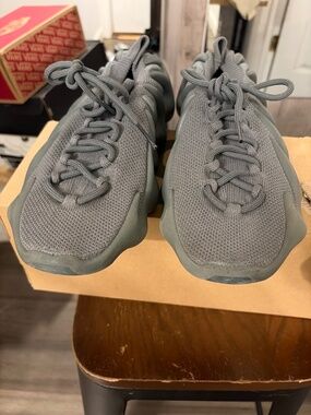 Yeezy 450 Stone Sz 11 Men